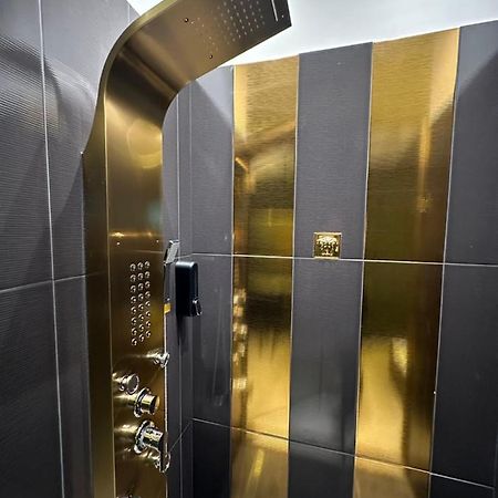 Darkhouse Versace Gold Lodź Bagian luar foto