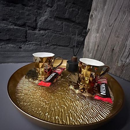 Darkhouse Versace Gold Lodź Bagian luar foto