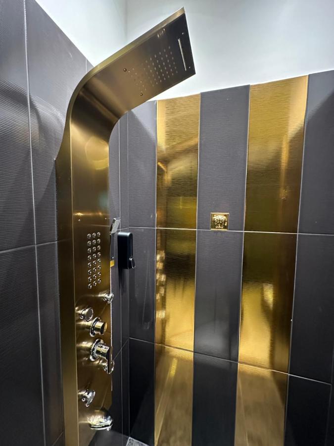 Darkhouse Versace Gold Lodź Bagian luar foto