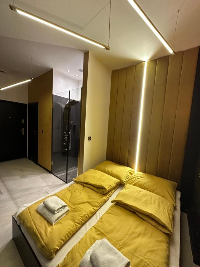 Darkhouse Versace Gold Lodź Bagian luar foto