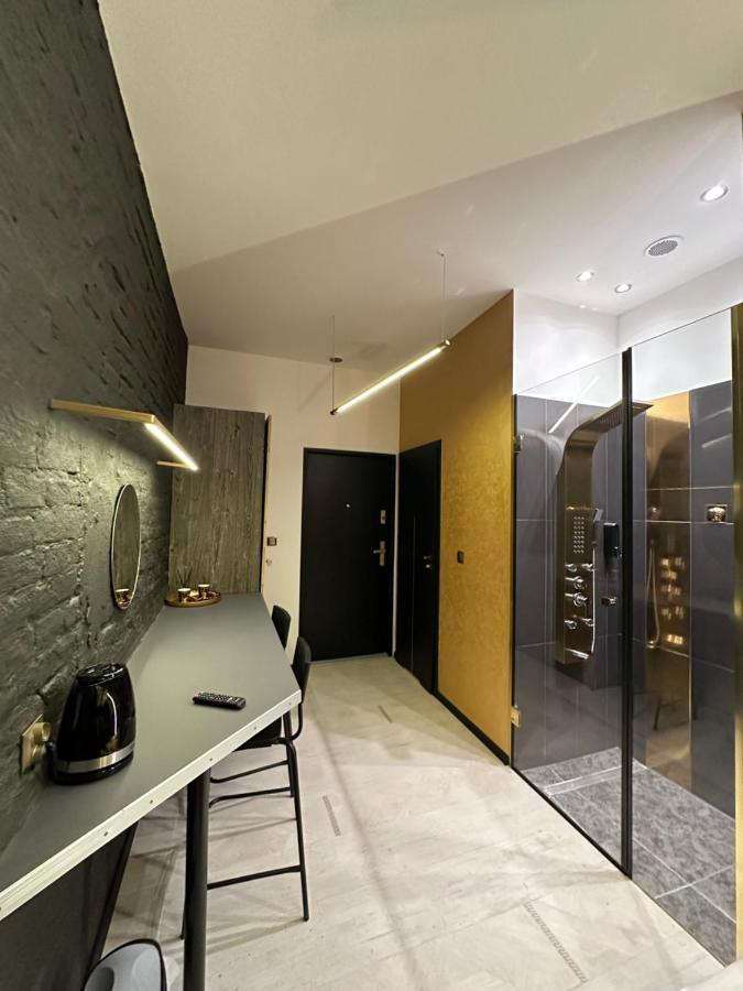 Darkhouse Versace Gold Lodź Bagian luar foto